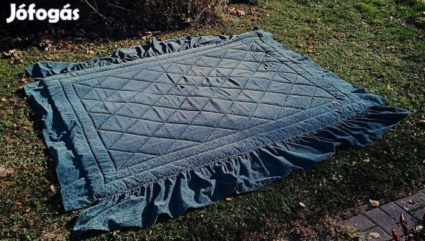 Mohazöld plüss ágytakaró, vastag steppelt, alul szivacsos