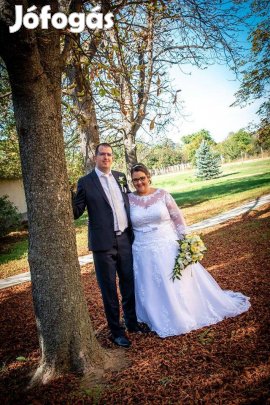 Molett méretű Hosszuújjú Csipkés menyasszonyi ruha