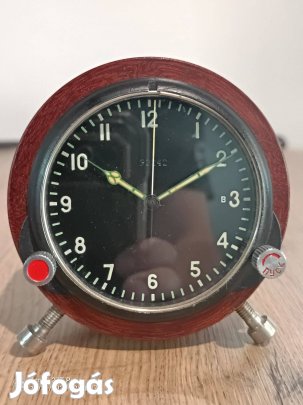 Molnija fedélzeti óra (3)