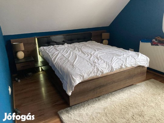 Mömax ágykeret 160x200 (kopott fejtámla)