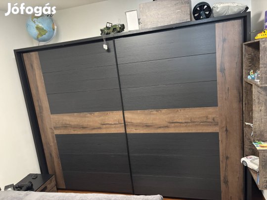 Mömax ifjúsági gardróbszekrény+ tükör