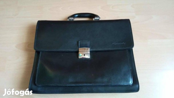Monarchy fekete bőr táska 10.000 Ft