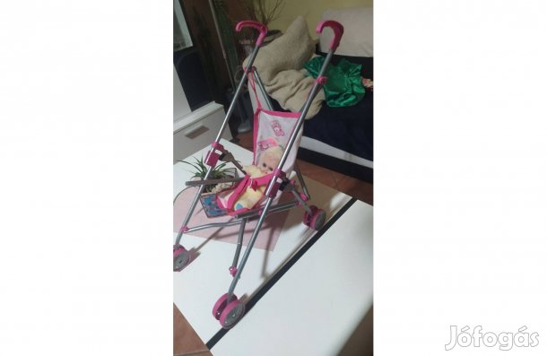 Moncsicsi babakocsival