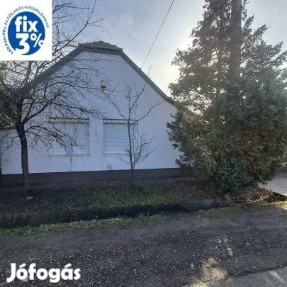 Monor kertvárosában, 1+2 fél szobás, 54 m2 családi ház 288 m2 telekkel