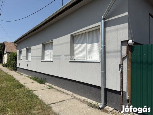 Monori 137 nm-es lakás eladó