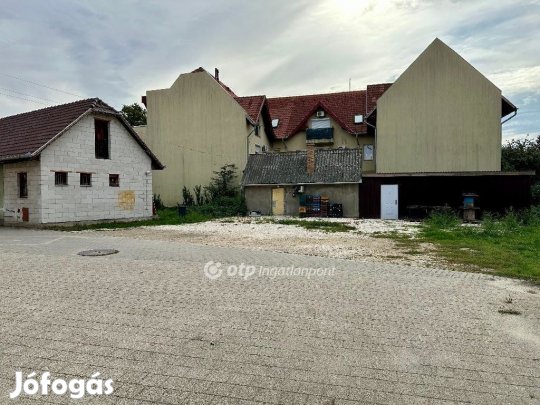 Monori 228 nm-es ház eladó