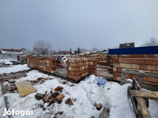 Monori 82 nm-es ház eladó