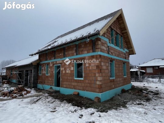 Monori eladó 94 nm-es ház