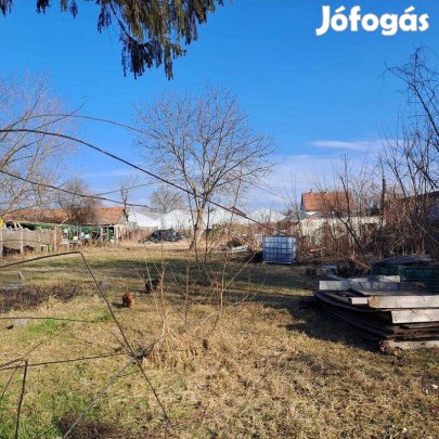 Monoron 1335 m2-es, összközműves, bekerített, építési telek