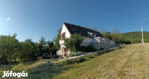 Monostorapátii 3396 nm-es ház eladó