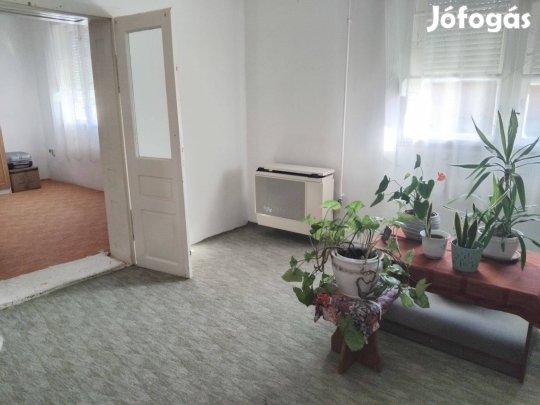 Monostorpályi központjában családi ház eladó!