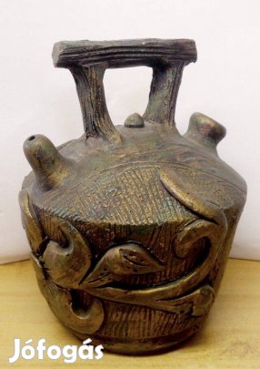 Monseratti két kifolyós terrakotta korsó irizáló arany-zöld mázzal