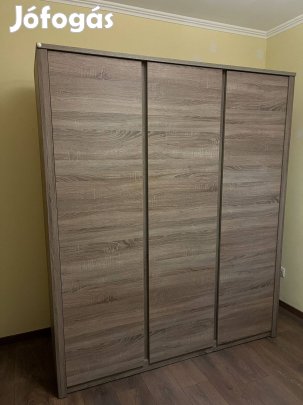 Montana 3 ajtós gardróbszekrény, hálószobaszekrény