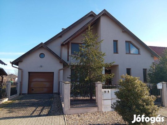 Mórahalmi 7 szobás, 180 nm-es újszerű, igényes családi ház