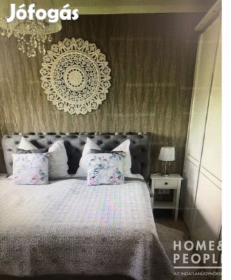 Mórahalom családi házas utcában eladó.