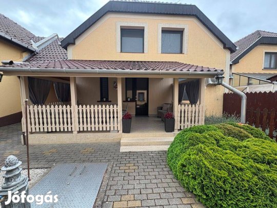 Mórahalom frekventált helyén, 5 szobás, 140 nm-es családi ház