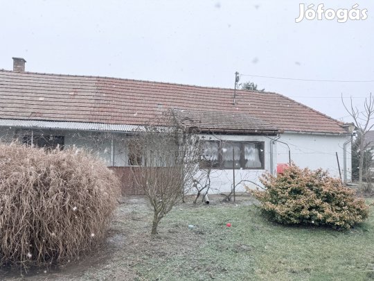 Mórichidai eladó tégla családi ház