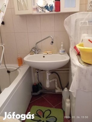 Mosdó(58x44) csappal, szifonnal.