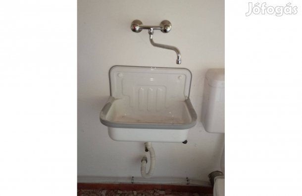 Mosdó / kézmosó / fali mosdó jó állapotban