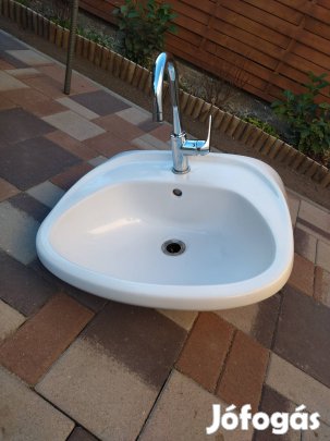 Mosdó csappal együtt nagyon jó állapotban olcsón eladó