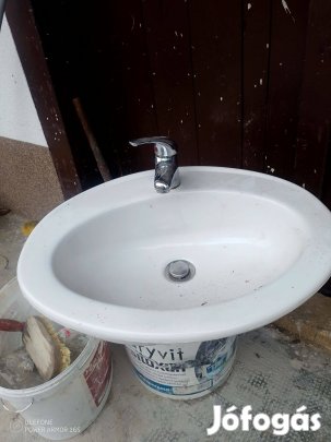 Mosdó és csaptelep