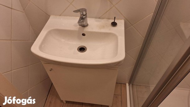 Mosdó szekrénnyel,csapteleppel