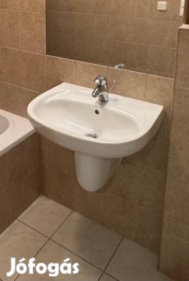 Mosdókagyló csappal