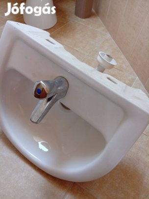 Mosdókagyló csappal