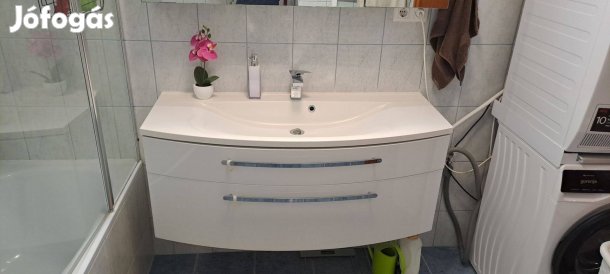 Mosdószekrény, mosdótál és csaptelep