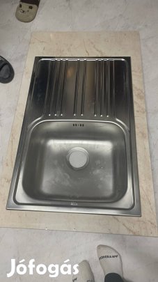 Mosogató tartozékaival