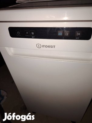 Mosogatógép apró hibával.