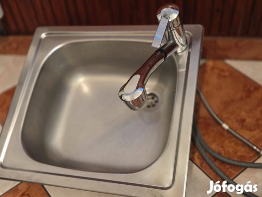 Mosogatótálca zuhanyfejes csapteleppel