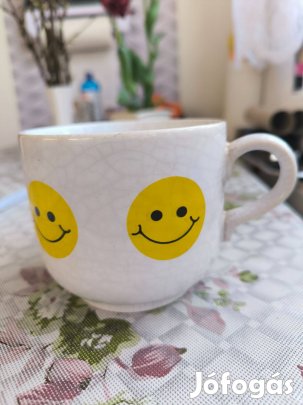 Mosolygós kerámia bögre eladó!
