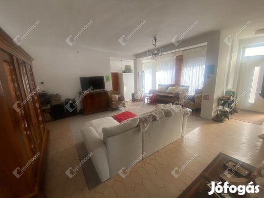 Mosonmagyaróváron 4 szobás családi ház eladó