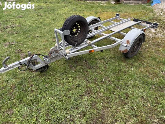 Motor szállító trailer
