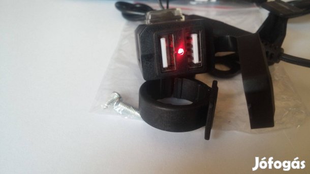 Motoros USB töltő 2 usb csatlakozó