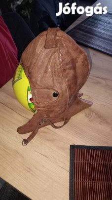 Motoros, pilóta, ejtőernyős sapka