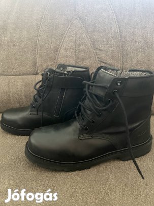 Motoros cipő 42-es