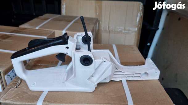 Motoros láncfűrészekhez való tank, markolat benzincsővel, jó áron