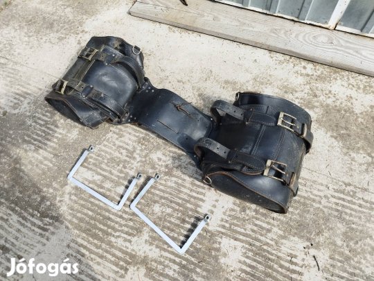 Motoros oldaltáska. Bőr