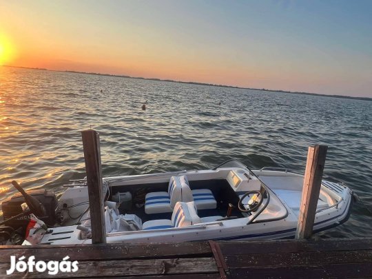 Motoros sporthajó 6 személyes  felújított 