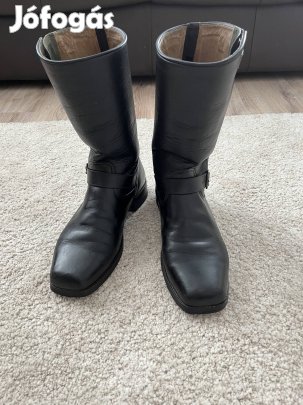 Motoros stílusú bőr csizma