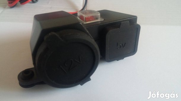 Motoros szivargyujtó csatlakozó és USB töltő