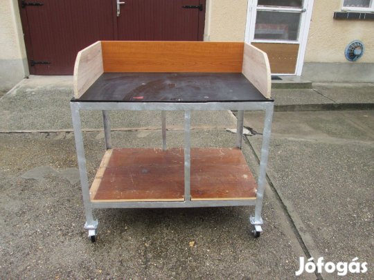 Mozdítható fúrógép asztal, szerszámosasztal