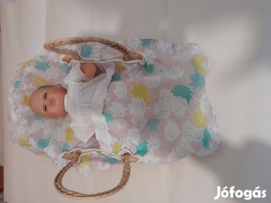 Mózes kosár babával baba