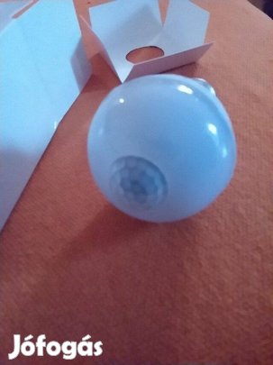 Mozgásérzékelős led izzó (E27)