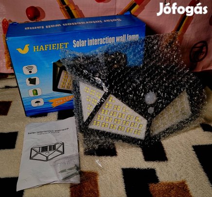 Mozgásérzékelős napelemes fali lámpa | 208 LED, kültéri