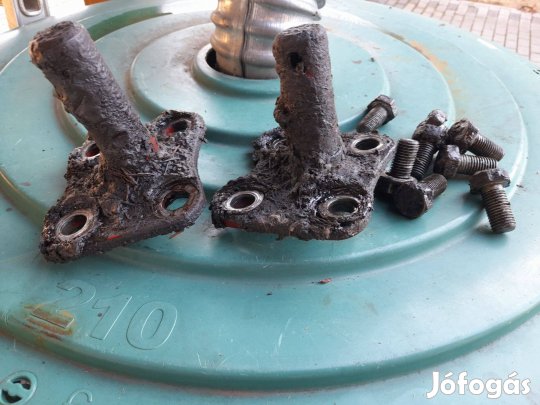 Mtz emelőkar tartócsap párban eladó