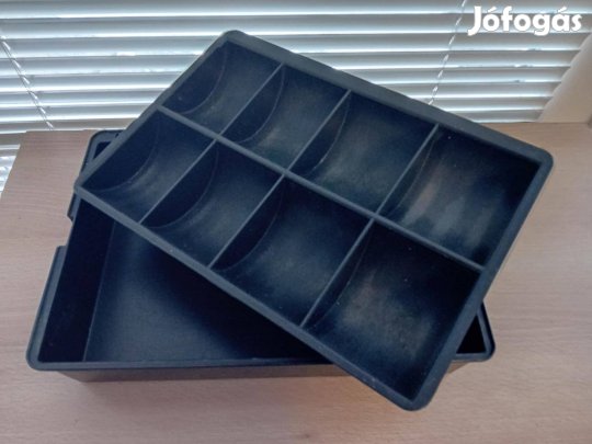 Műanyag 2 részes 8 rekeszes kassza