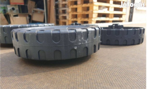 Műanyag, fűnyíró kerék 18cm-es 4cm széles kerék fűnyíróhoz